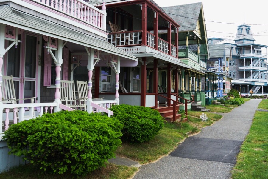 houses with verandas on Martha's Vineyard